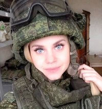 Будто бы в самую душу мне
Смотришь,трепеща ресницами
Глаза-голубыми озёрами
Мне бы воды той напиться бы...