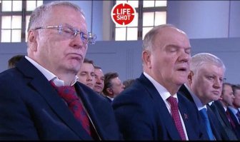 Кто-то подхрюкивает, а кто-то похрапывает.