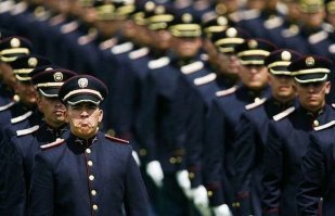 По стойке смирно