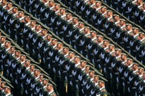 Фишки - ресурс довольно демократичный, каждый может выкладывать свои посты в соответсвии с его предпочтением. А если вам пост не нравится, вы вольны его проигноривать и даже заминусовать. 

.