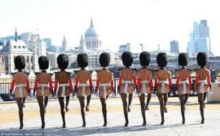 Девушки на марше