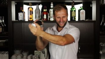 Нет, лазер работает так: