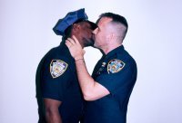 Это все потому, что мы отсталые дикари.
На Западе даже представить себе невозможно, чтобы в полиции устроили богомерзкий женский стриптиз. Там эти проблемы решены самым цивилизованным образом:


А уж про взаимную любовь и уважение с обычными гражданами даже и говорить не приходится.