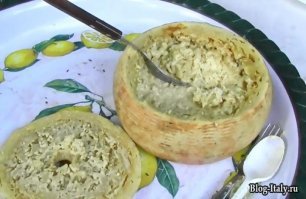 Лягушки, улитки, сыр с плесенью, сыр с червями и тому подобные "деликатесы" - это еда нищих европейских крестьян, жрущих испорченные продукты лишь бы не сдохнуть с голоду. Распиарили кусок говн@ и наживаются на лохах.