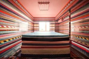 Ну с тематическими интерьерами ( класс, больничка, метро и т.п.) понятно. Но вот такой интерьерчик...Это ж сколько вкурить надо?