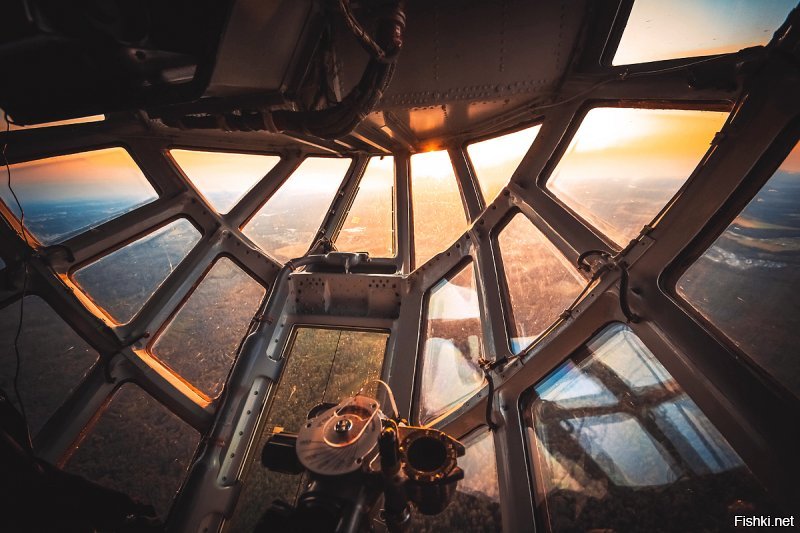 Ну не знаююююю)))) мне в ИЛ-76 на штурманском месте очень понравилось)) виды от туда просто нереальные!