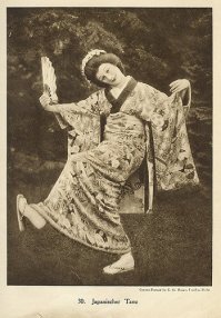 "Примечательно, что в 90% случаев именно девушки являются инициаторами..."

Под саке гейша
Сакуре своей
Не сёгун...