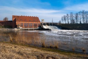 не совсем отечественная, зато красивая.
правдинская гэс, построена в 1926 году, в 1945 разрушена, в 1946 восстановлена, в 1976 остановлена, в 1999 опять запущена.  1,2 мВт.