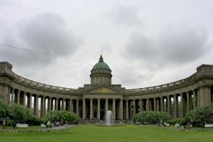 Даже в Москве и Санкт-Петербурге есть свой Notre Dame.