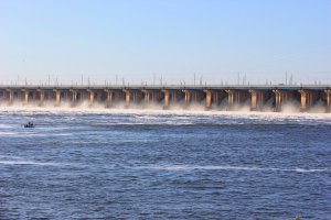 Волжская ГЭС (ранее Сталинградская ГЭС, Волжская ГЭС имени XXII съезда КПСС)   гидроэлектростанция на реке Волга в Волгоградской области. Крупнейшая гидроэлектростанция в Европе, в 1960-63 годах была крупнейшей в мире. Входит в Волжско-Камский каскад ГЭС, являясь его нижней ступенью. Справа от плотины расположен Тракторозаводский район Волгограда, слева от плотины расположен город Волжский.