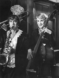 Мастера перевоплощения: мужчины-актеры, сыгравших женщин в кино