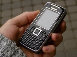 хоть и бенк, но всё же сименс (утопил на рыбалке лет 5 тому, классная машинка была для своего времени), "котлета" н-6600 сдулась буквально в том году, а н-6680 до сих пор жив!