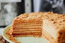 Все это херня! На вкус мне вообще не нравится. Только медовик всегда отрезаю такую дольку как изображена на картинке!