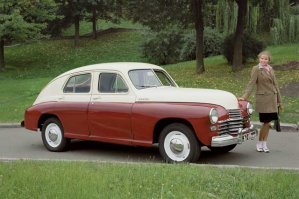 Пусть накидают мне минусов. Но, выскажу свою точку зрения. Осуждать этих мастеров не буду, они старались как могли. Но, всё таки, те, «кому Победа по-настоящему дорога...» не будут делать из этого замечательного  и сейчас уже раритетного автомобиля колхоз на литых дисках с неродными фонарями, навранной кривой решеткой радиатора и китайскими зеркалами. Про салон вообще молчу. Я за аутентичность. Высший класс и всеобщее одобрение – это автомобиль, в оригинальном состоянии с минимумом чужих деталей. 
Хотя бы так: