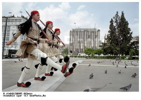 гораздо интереснее зачем им на башмаках помпоны