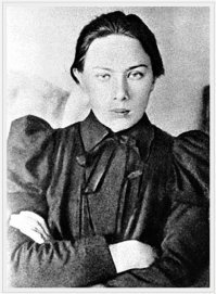 Чего-то Надя больше похожа на брата своего отца... :)