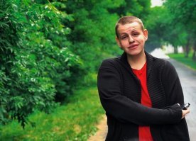 Я зашла на его страницу посмотреть......
Под его фото есть подпись.... Ахахаха =)))))
Впервые за прогулку, я отсосал только один член, а обычно сосу по 2-3 члена.