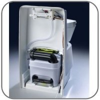 Задрал этот баянистый звиздеж.
Туалет в кемпере так не сливается, там стоит специальный кассетный приемник под унитазом, который герметично закрывается при вытаскивании чтобы его можно было ВЫНЕСТИ в придорожный туалет либо специально оборудованный слив с дополнительными приспособлениями для споласкивания его. Просто на землю с него сливать НЕЛЬЗЯ потому и не предусмотрено снаружи никаких лючков, чтобы там еще  и написать что-то.
Слить можно отработанную воду из раковины и умывальника, не более. Кран где нибудь снизу под автобусом, просто шаровый кран.
Кассета выглядит так, у нее обычно бывает выдвижная ручка как у чемодана, чтобы катить по дорожке.