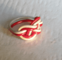 у нас мальчишки на склад АТС набеги делали, за немецким кабелем, там были провода ярких цветов, не то что в наших - блеклые и прозрачные.