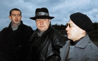 "Джип должен быть зеленого цвета-
в городе приметен, в лесу не заметен"
(с) Вася Рогов