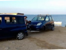 Блин что это за заверь? Шкода?Это не пежо,систроен,тойота,смарт,мазда, ниисан,хонда форд
опель, vw поло, фиат,митс,даже,если эмблему поменять.Короче у этого недомерка передний мост отвалился,мы также матиз перевозили.)