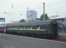 Уж я не знаю, этот вагон производства завода Аммендорф или нет, но он был очень даже комфортабельным: просторный туалет, кондиционирование, кнопка вызова проводника; были вагоны с купе-буфетами...
Единственное, что меня в нём напрягало, так это сильно покатые крыши из-за чего я чувствовал себя не слишком уютно в коридорах вагона с моим ростом 190   низ окошек где-то в районе яиц.
Ах, да... Ещё цена билета, конечно же. :)