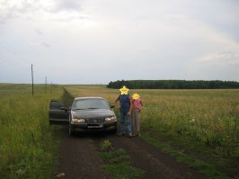 В 2005 возвращаясь из отпуска с юга решил срезать дорогу под Ульяновском, Яндекс навигаторов тогда ещё не было, а просто навигаторы тока начинались, а бумажный атлас показывал, что дорога есть, пусть не автострада, но асфальтовое покрытие имеется, однако асфальт скоро кончился... Крюк в итоге срезали, а эту грунтовку до сих пор помню...