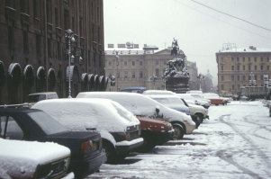 Москва, говорите?  Что-то на первом фото мужик на лошади слишком знакомый.