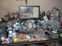 Сразу видно, что все эти президенты нихрена не делают. Вот так должен выглядеть стол занятого человека: