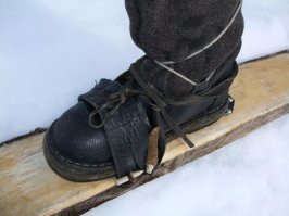 Видимо он подумал о таких креплениях: