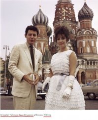 "...Де Ниро прилетел в Москву, став первым американским актером, посетившим СССР..."