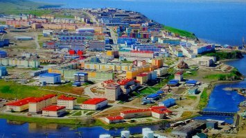 «Они планировали ужин в Голливуде, а вместо этого оказались на полу в одном из самых мрачных городов мира»,   прокомментировал один из пассажиров под фотографией 

Источник:  © Fishki.net
 врёшь, собака!  Анадырь НЕ мрачный! Абрамович его сделал вполне весёленьким...