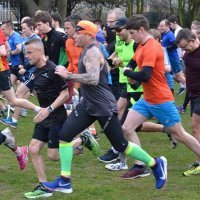 А вот и причина...

"Оказывается, всего несколько дней назад Кит выставил на продажу свой любимый дом в графстве Эссекс. Пойти на этот шаг его вынудил развод с женой. Как пишет британский таблоид The Sun, именно расставание с супругой, моделью и диджеем из Японии Маюми Каи, могло стать истинной причиной самоубийства вокалиста группы The Prodigy.
По словам источников, Флинт впал в депрессию после разрыва с Маюми и, возможно, снова начал принимать наркотики. Ранее он признался, что много лет боролся с алкогольной и наркотической зависимостями, а также с депрессией. При этом Флинт не раз повторял, что именно супруга спасла его.
Вчера утром Маюми была в Японии, когда медики обнаружили тело Кита. Флинт только несколько недель назад вернулся из тура по Австралии, поэтому в последние месяцы они редко виделись. Также известно, что на выходных он участвовал в забеге на пять километров Chelmsford Central Parkrun, где поставил личный рекорд. Он занимался с личным тренером каждый день. Друзья говорили, что музыкант был в отличной форме."