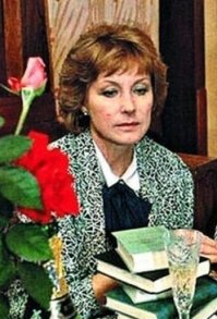 Хорошая актриса. И с возрастом стала похожа на свою "маму" из фильма "Интердевочка":)