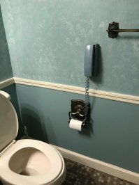 Такая лабуда в половине гостиниц.