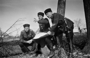 Интересная фотография. И пагоны, и "ромбы" в одном кадре.