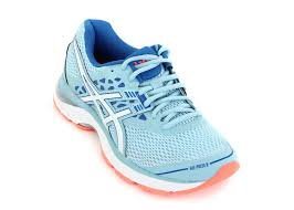 вы на каблуках ходили? Каблук 5 см это средний и хорошо выглядящий. Попробуйте день проходить на цыпочках на 5 см поднимаясь. Мало того, не в кроссовках или ботинках каких , а в довольно узких туфлях . Наверняка вы понимаете, что куда удобнее во втором варианте