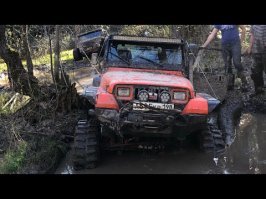 15 литров на сотку и это соляра... О_О

Мне кажется у Беки (Крузер 80 OffroadSPB) трактор меньше жрет, хотя прет только в путь, а у Вадима (Рэнглер OffroadSPB) хоть и бенз но жрет не многим больше, хоть и колесья почти в метр диаметр. 

Бека на первой фотке справа.
Вадим на второй фотке, но то старая, у него сейчас колеса другие, больше раза в два.