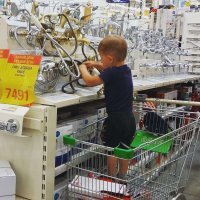 Подсмотрено в магазине: детки и их родители