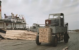 Тут всё ясно: батя работает на ЛДК. Привык на таком ездить: