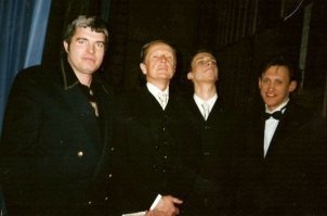 Сергей Азаров, Михаил Задорнов, Максим Галкин и Сергей Дроботенко. Проведено внутрипостовое расследование;)