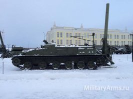 придумали какую-то ху*ню с ползаньем по снегу...
подарили бы тюльпанов....намёк по-военному прозрачный - как учил прапорщик Фрейд...