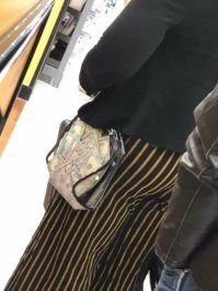 Работал в начале 2000-х на продуктах, на опте. Мелкие коммерсы так приходили закупаться:) Эдак небрежно выставляли свои "кошельки"полные нала и подчёркнуто в сторону смотрели