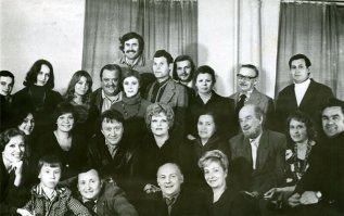 Пабло Эскобар в Мичуринском государственном театре драмы?
В самом верху.