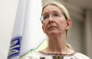 А когда нашу шефиню  Здравоохранения видят больные, то думают: ВОТ И СМЕРТУШКА  ПРИШЛА!!!!!