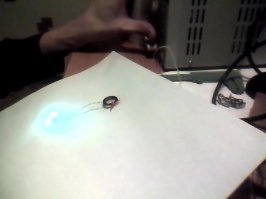 У меня тоже светится,но без батарейки.(((