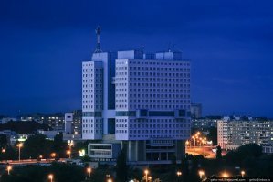 Дом Советов Калининград.   известное недостроенное здание в центре города Калининград (Россия), строительство которого началось в 1970 году. Считается одним из символов и главным «долгостроем» города.