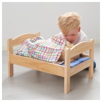 Если лень самому колхозить, тов Икее есть кроватка для куклы с матрасиком и подушкой.