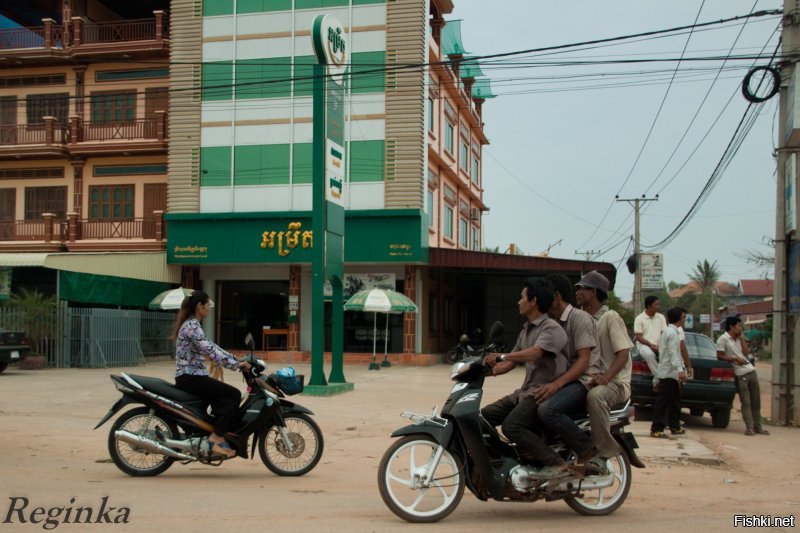 Самая страшная жесть по перевозкам - в Камбодже. Такое ощущение, что тамошние жители каждый день пытаются поставить новый рекорд.