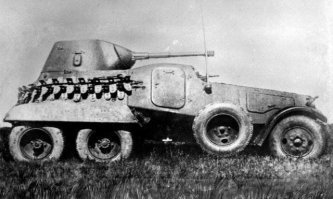 Согласен, что данный аппарат и близко не похож на БА-11.... но у вокзала станции Венёв в Тульской области (на Вашем фото) был построен в 2013 году недействующий макет. Любопытно, что сведений о железнодорожном варианте БА-11 нет. Похоже, что такой вариант шасси -тоже фантазия реконструкторов.
